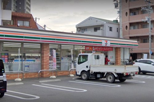 コンビニ　セブンイレブン出汐１丁目店（コンビニ）まで120m