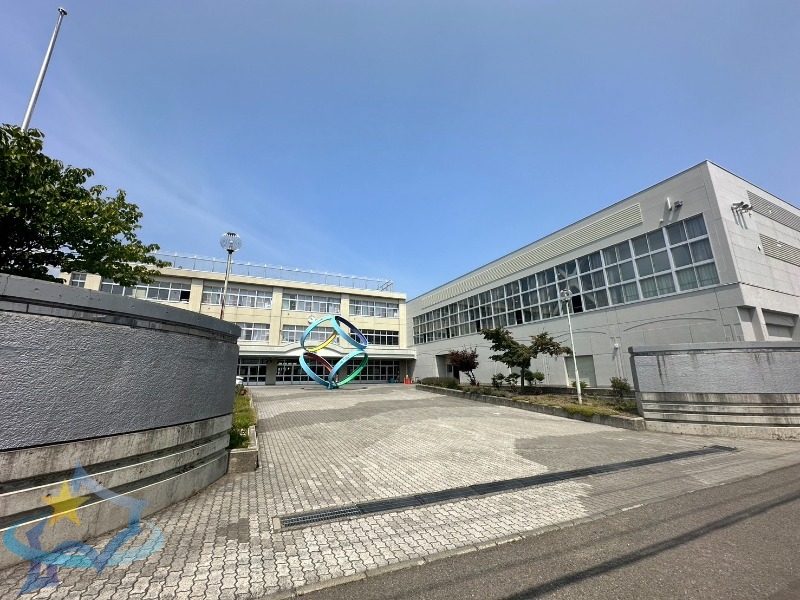 中学校　札幌市立手稲東中学校（中学校）まで1222m