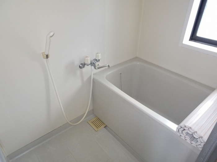 バス・シャワールーム　追い焚き給湯式浴室