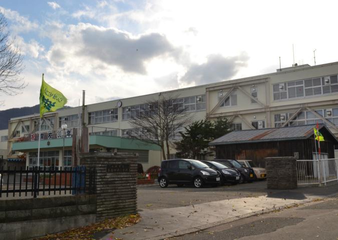 小学校　手稲中央小学校（小学校）まで393m