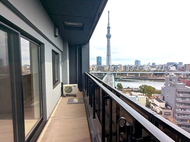 バルコニー　12F、南向き日当り良好、バルコニーから隅田川・スカイツリー