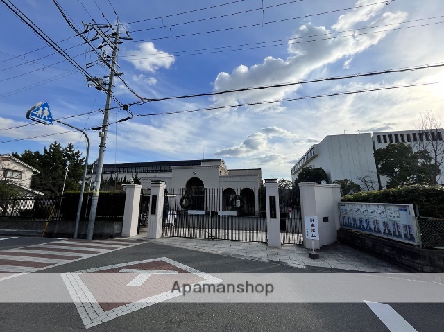 高校・高専　香里ヌヴェール学院高等学校（高校・高専）まで1129m