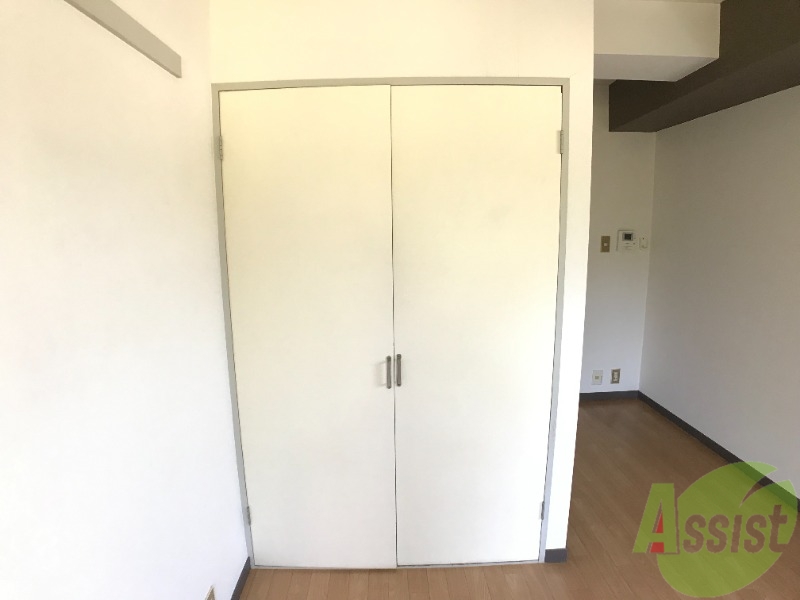 収納　収納はこちらのクローゼットをお使いください。