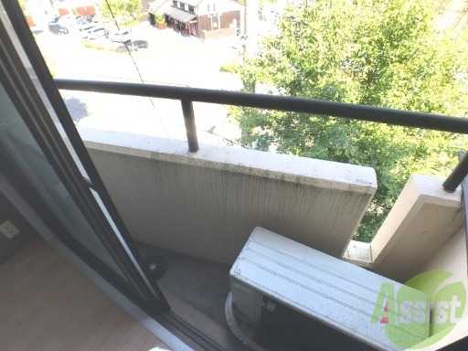 バルコニー　バルコニーがあるので洗濯物は外に干せそうですね～