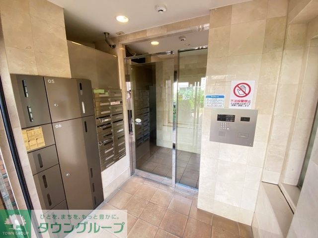 エントランス　人気の世田谷区で住環境良好