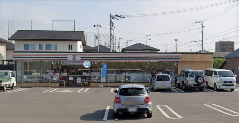 コンビニ　セブンイレブン（コンビニ）まで241m