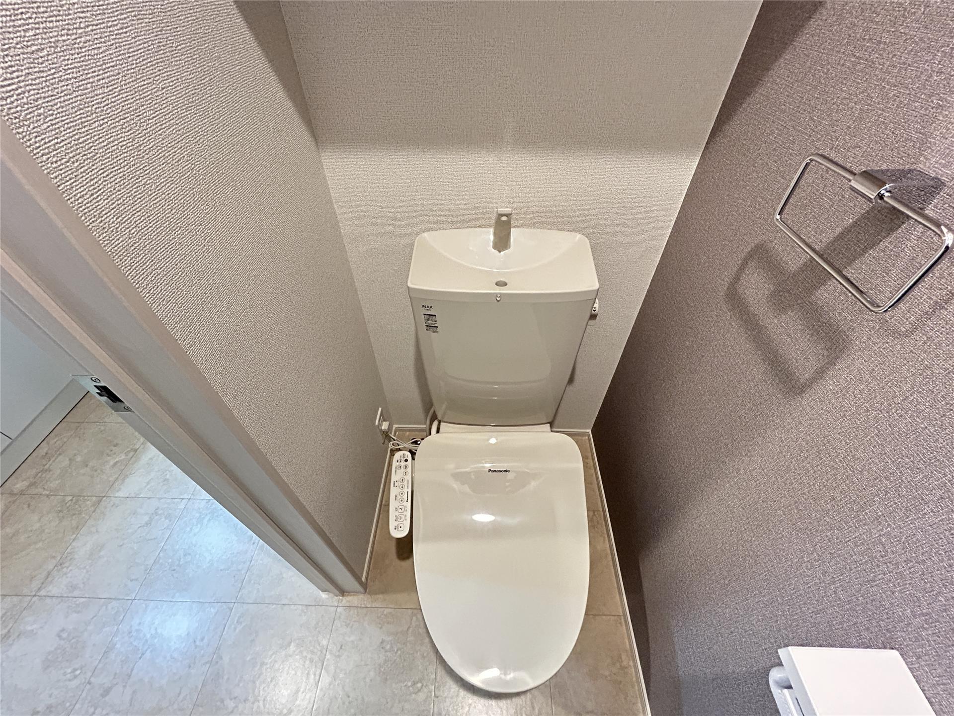 トイレ　温水洗浄暖房便座付トイレ