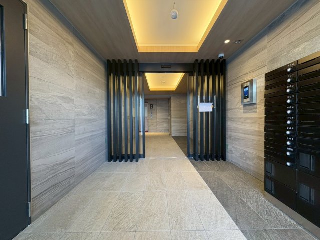 エントランス　建物の内部です