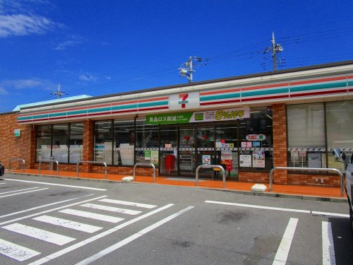 コンビニ　ファミリーマート 太田新井町店（コンビニ）まで674m