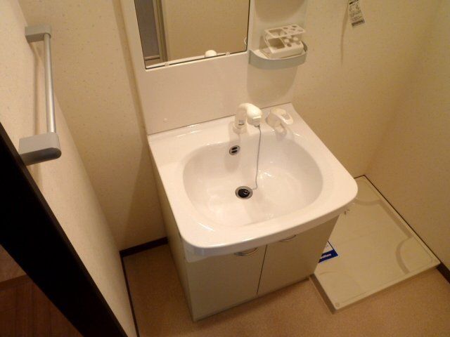 洗面設備　シャンプードレッサーの独立洗面台です。