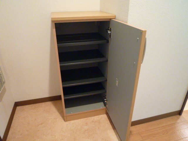 玄関　玄関にシューズボックスがあります。
