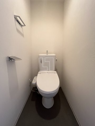 トイレ　プレミアムコート谷町4丁目　温水洗浄便座