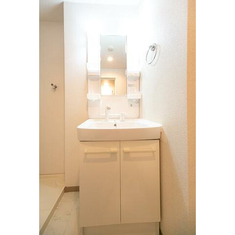 洗面設備　独立洗面台です