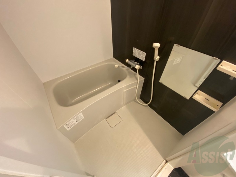 バス・シャワールーム　お風呂になります。一日の疲れを癒してくださいね。