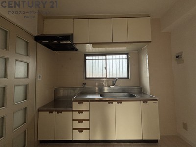 キッチン　収納スペース豊富なキッチンです！