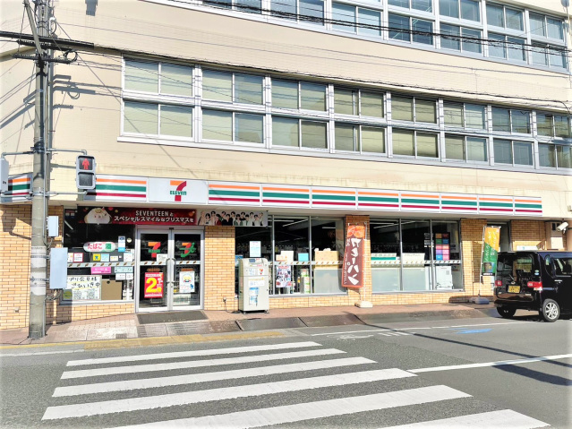 コンビニ　セブンイレブン高松中央町店（コンビニ）まで250m