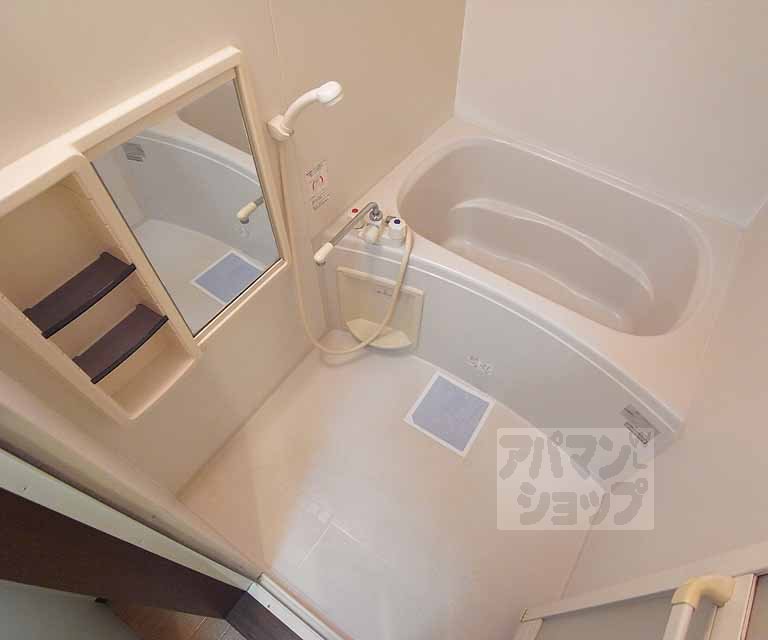 バス・シャワールーム　バスルームです。