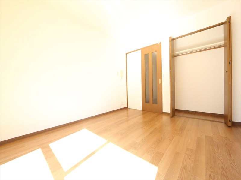 居室・リビング　洋室8帖　クローゼット付（収納充実してます）