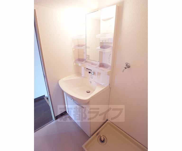洗面設備　独立洗面台、脱衣所付きが嬉しいですね。