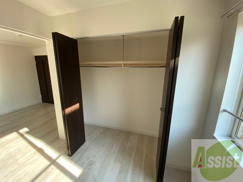 収納　寝室の収納です。部屋がすっきり片付きます。