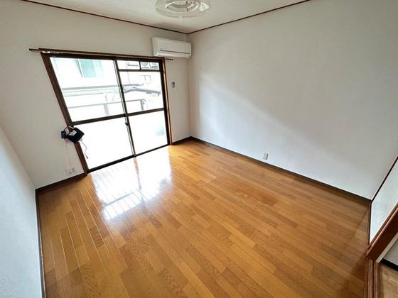 居室・リビング　※別部屋の写真です