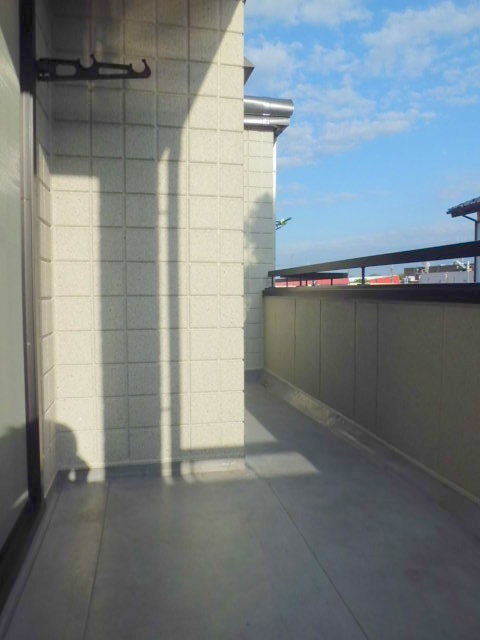 その他設備　ゆったりした日当たり良好のバルコニー