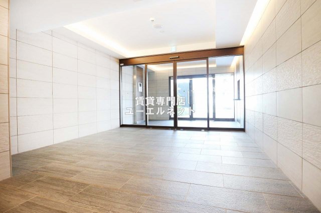 エントランス　毎日通る場所だからこそ、洗練された空間に