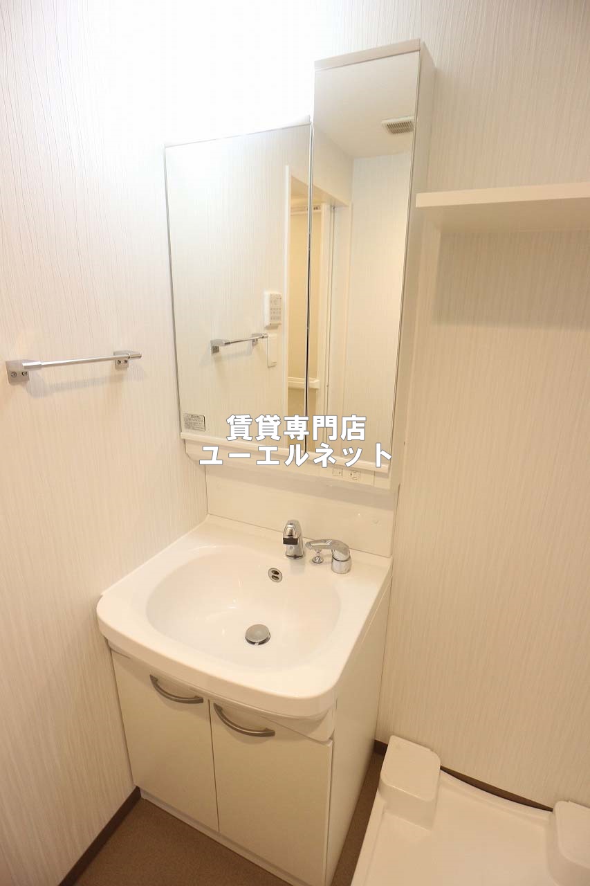 洗面設備　清潔感ある独立洗面台で毎日気持ちよく♪