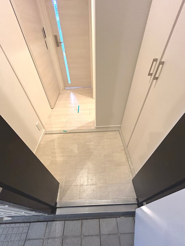 玄関　※別号室の参考写真です。