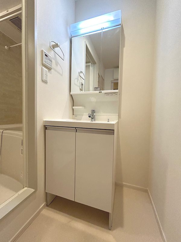 洗面設備　※別号室の参考写真です。