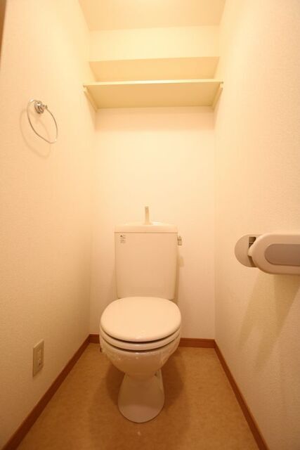 トイレ　※違う号室の参考写真です。