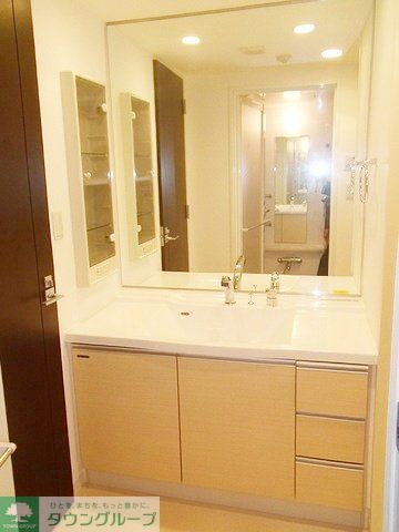 洗面設備　シャワードレッサーです