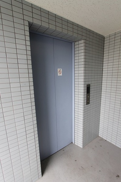 エントランス　エレベーター