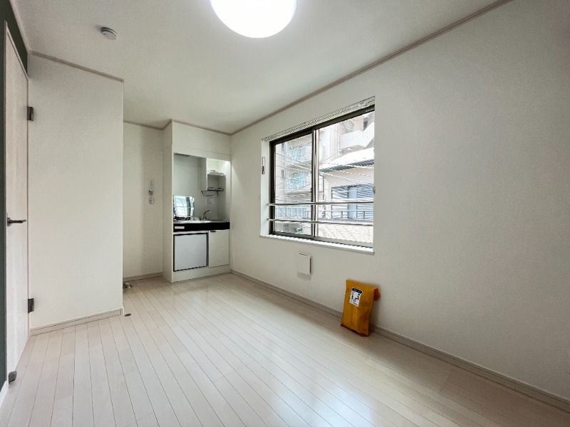 居室・リビング　☆明るい洋室☆