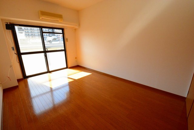 居室・リビング　洋室8.5帖の大きな１K