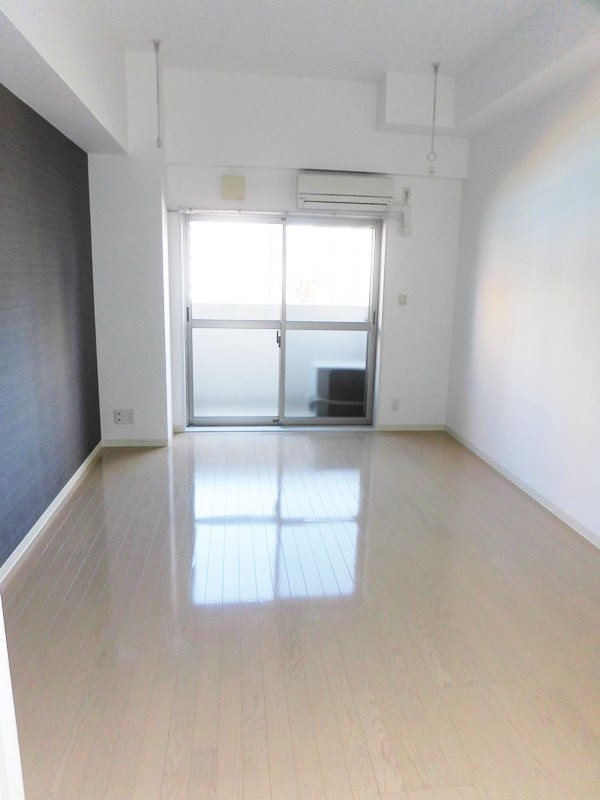 居室・リビング　写真は別号室のものです