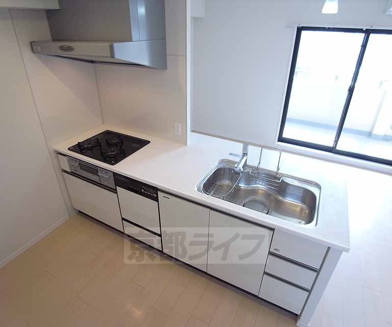 キッチン　使いやすい３口コンロ調理スペース有