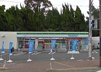 コンビニ　ファミリーマート（コンビニ）まで300m