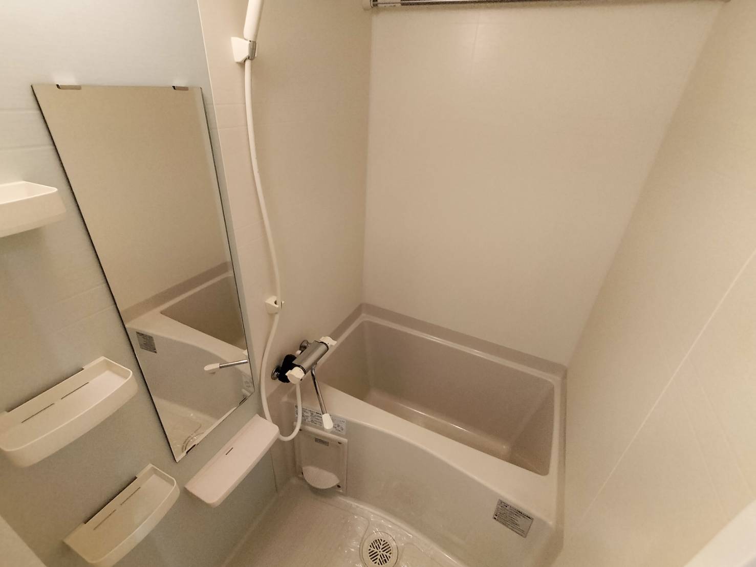 バス・シャワールーム　清潔感あるバスルーム