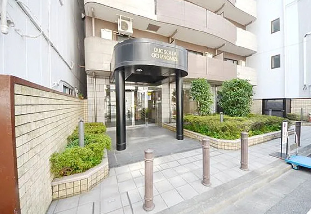 エントランス　落ち着いたエントランスです