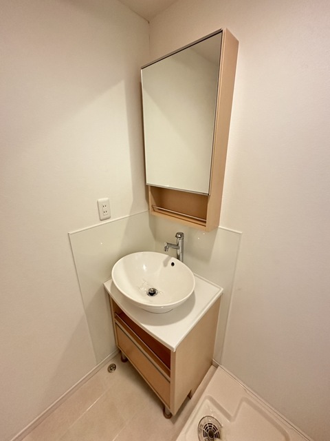 洗面設備　別部屋参考写真です