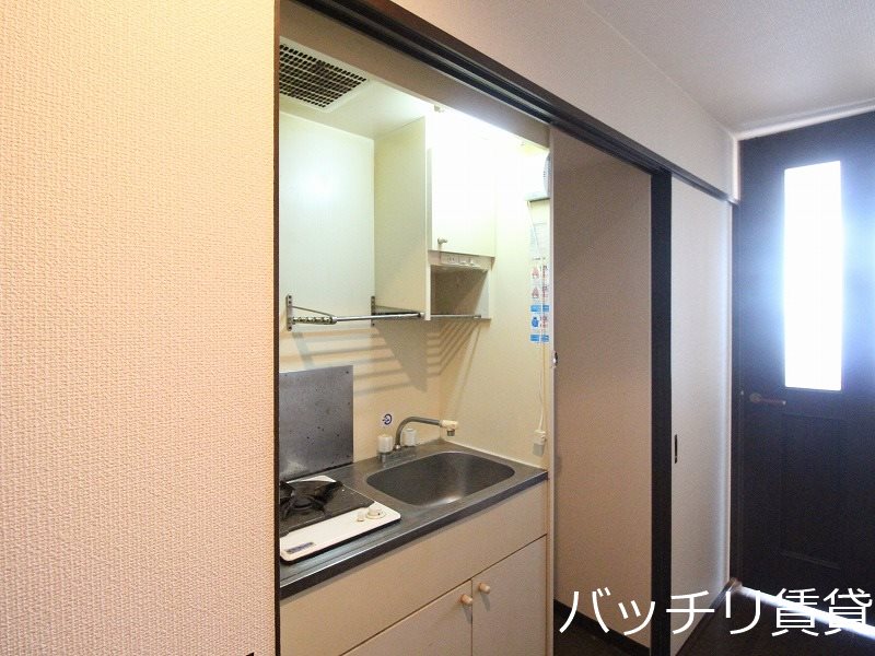 キッチン　別号室タイプの為、現状を優先いたします