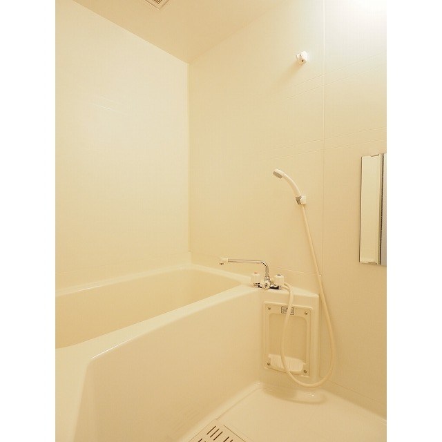 バス・シャワールーム　トイレや洗面箇所が別なので使い勝手良好