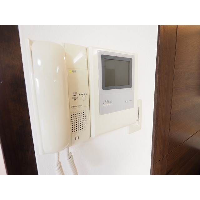 セキュリティ　TVモニターホン付きで玄関を開ける前に来訪者の確認が出来ます