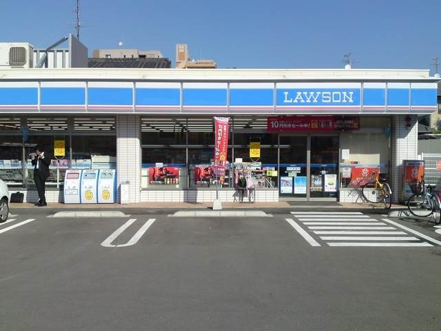 コンビニ　ローソン 箱崎宮前店（コンビニ）まで697m