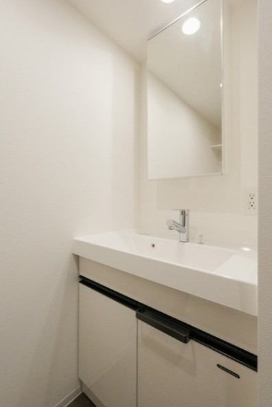 洗面設備　スペースが確保できる洗面所です