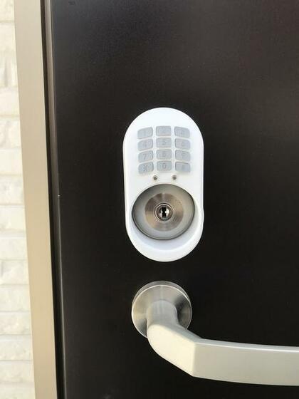 エントランス　※別号室の写真です。現況優先となります。