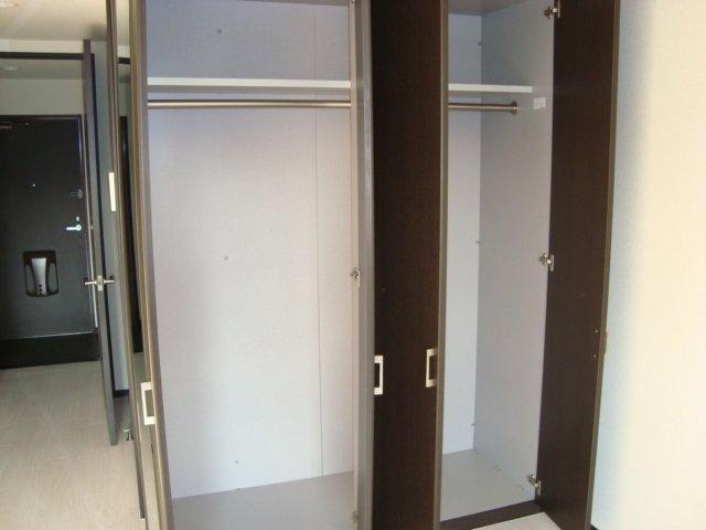 収納　パイプハンガー付クローゼット