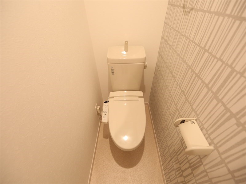 トイレ　温水洗浄暖房便座付トイレ