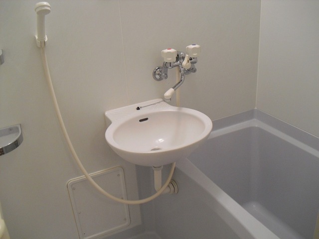 バス・シャワールーム　清潔感のあるバスルーム